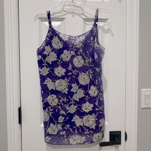 Lightweight flowy tank. Adjustable straps